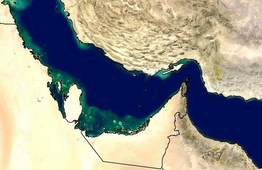 “رويترز”: تحالف تركي مصري سعودي يقترح تطبيق تجربة قناة السويس في مضيق هرمز